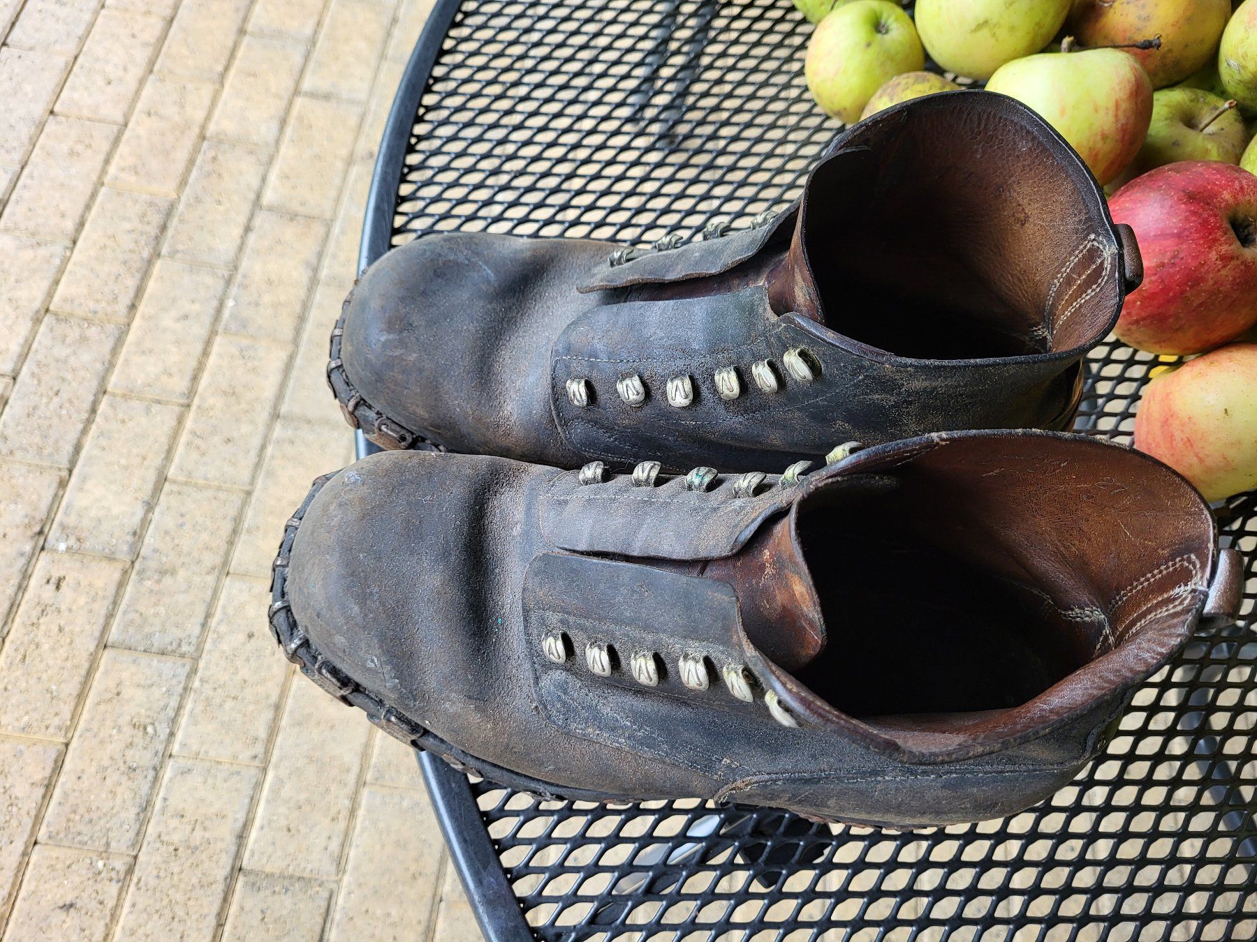 Scarpe da uomo: antike Holzschuhe – Usato da Sins venduto da Sorte 2