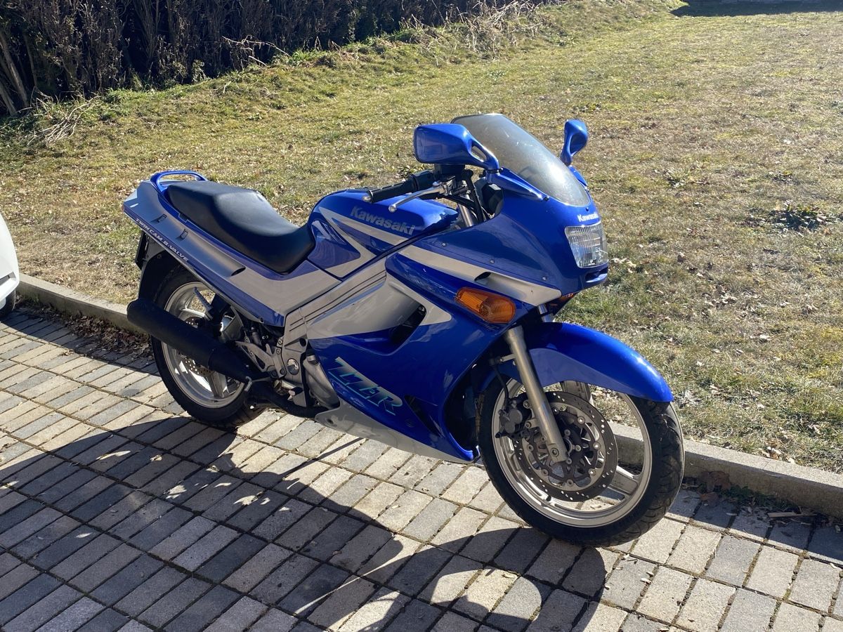 Kawasaki Strada: Rare Kawasaki ZZR 250 – Usato da Vucherens venduto da Chexbres69