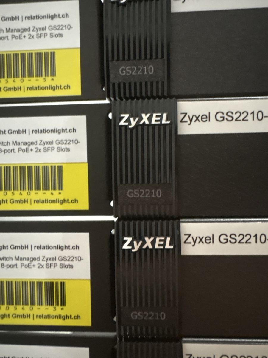 Zyxel Hubs & Switches: 15 Zyxel Switches als Set – Gebraucht aus Weinfelden von X7G 7