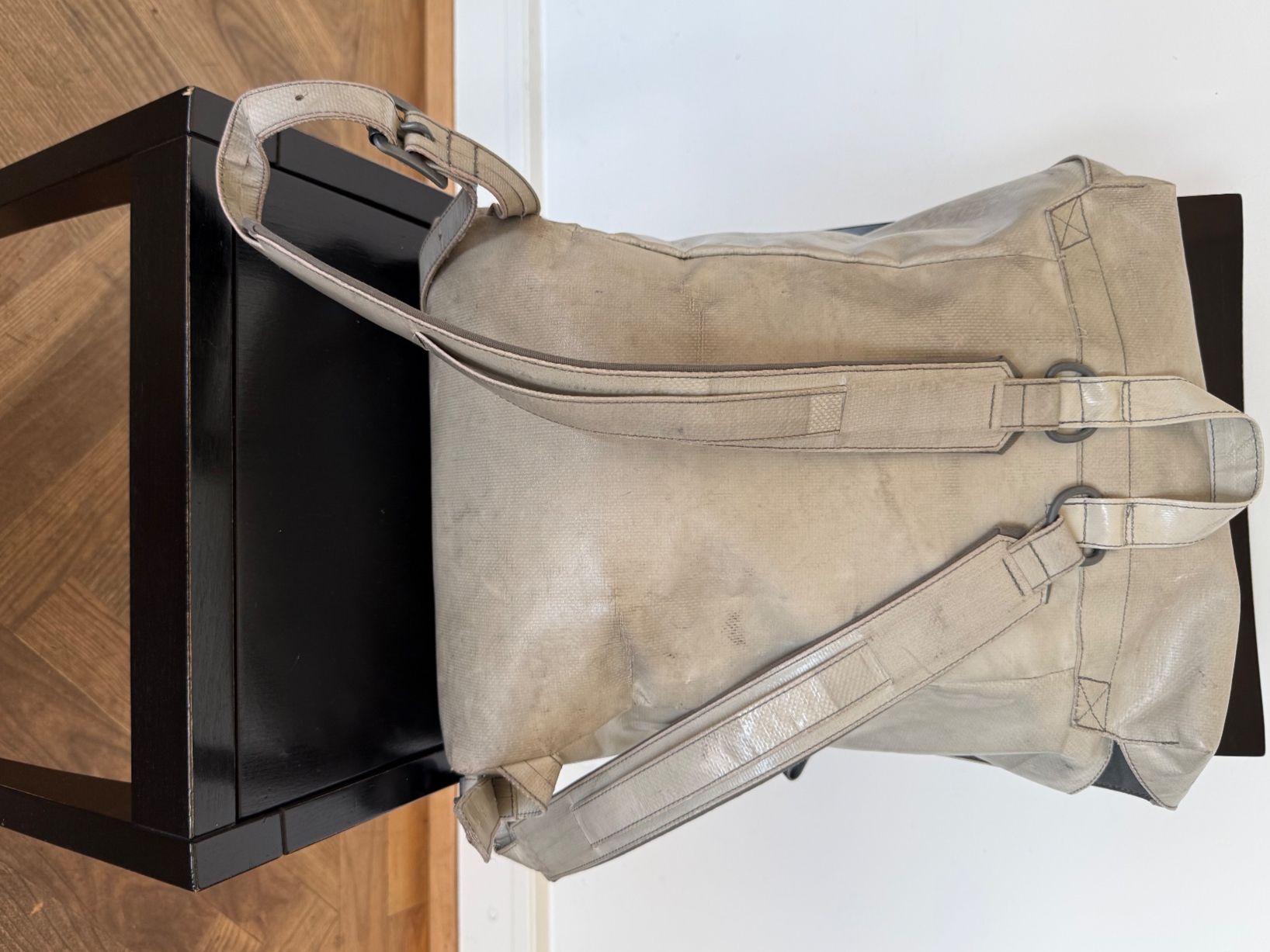 Freitag Sacs à dos: Freitag Rucksack hell grau – D'occasion à Zürich par Midcentury 1