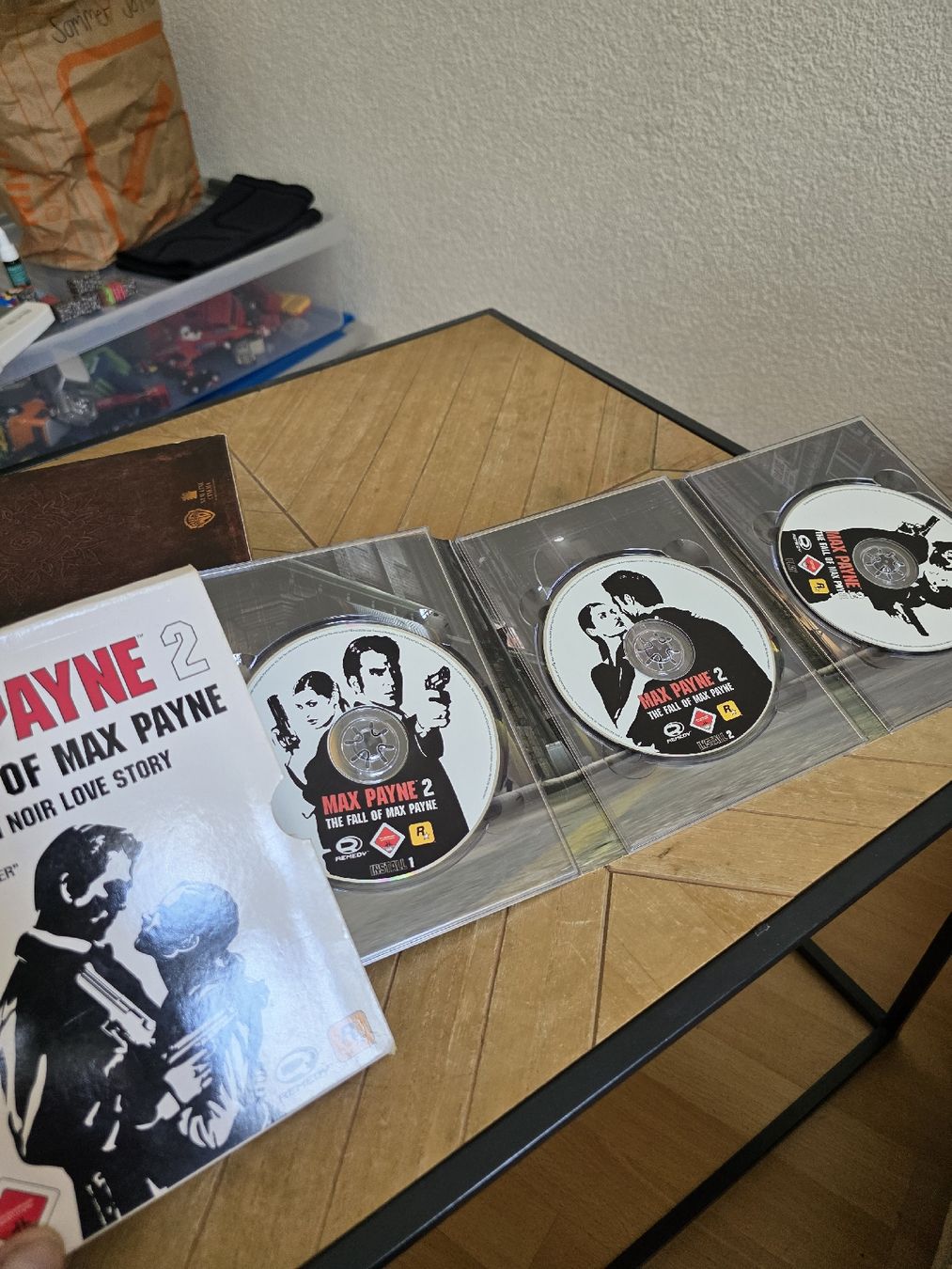 Giochi: PC-Spiele Sammlung: Hitman, Unreal, Max Payne 2, uvm. – Usato da Gerlafingen venduto da PaCo_88 1