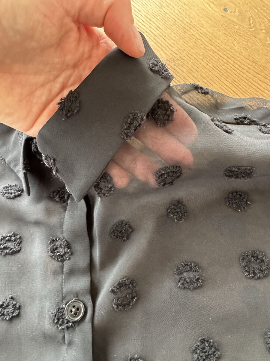 Vila Camicette: VILA leicht transparente schwarze Bluse mit Punkten  Gr.36 – Usato da Altendorf venduto da PiaLang 2