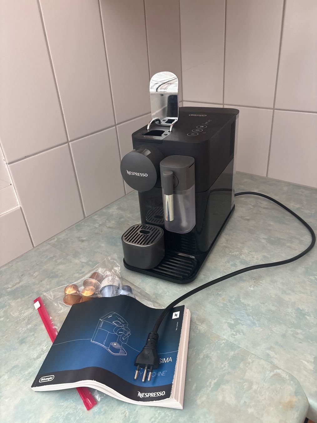 Nespresso Kaffeemaschinen & Espressomaschinen: Nespresso Kapsel Kaffeemaschine – Gebraucht aus Züberwangen von are1968