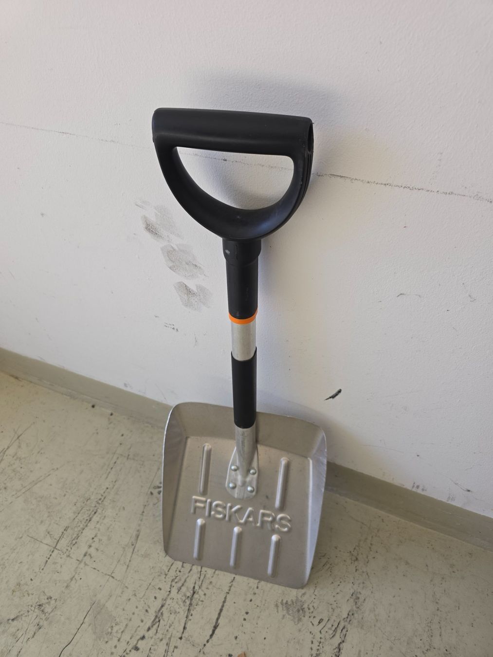 Fiskars Alle Werkzeuge: Fiskars Sandschaufel aus Alu – Neu und originalverpackt aus Büren SO von rvo_87gh