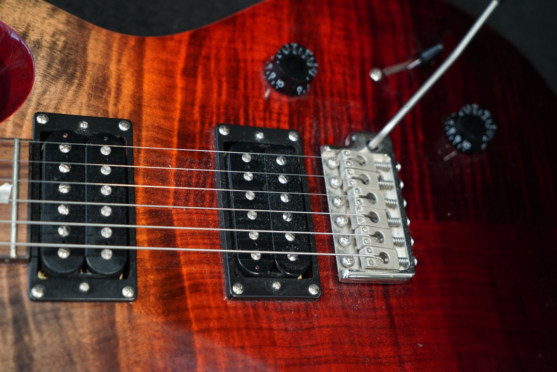 PRS Strumenti musicali: PRS SE Custom 24 Limited Edition in Charcoal Cherry Flame – Usato da Ortschwaben venduto da Musictrade 5