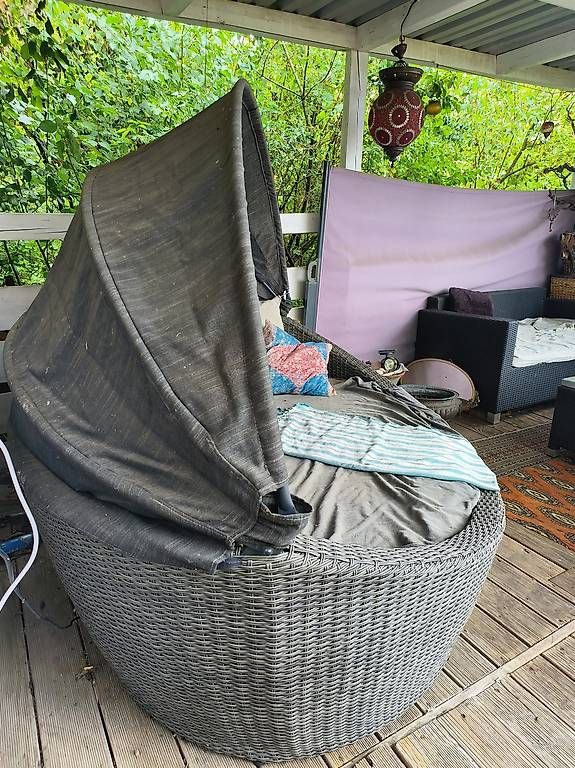 Sofas: Lounge Ratten Insel – Gebraucht aus Schaffhausen von Airsue