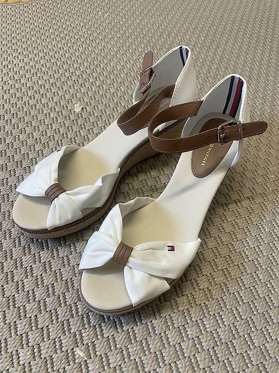 Chaussures femmes: Tommy Hilfiger Gr.40 – D'occasion à Lausen par Volvo242Turbo