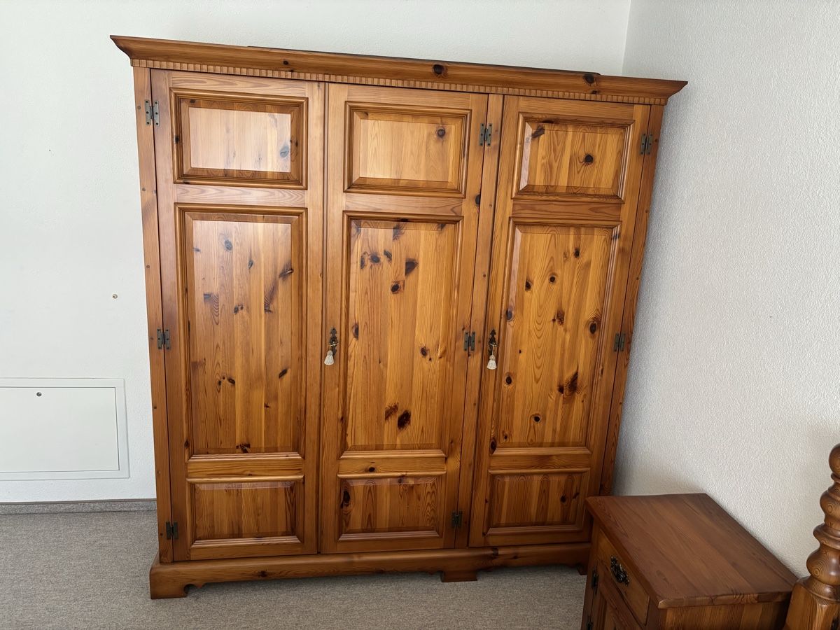 Armadi: Kleiderschrank Holz – Usato da Weisslingen venduto da Ysmolian