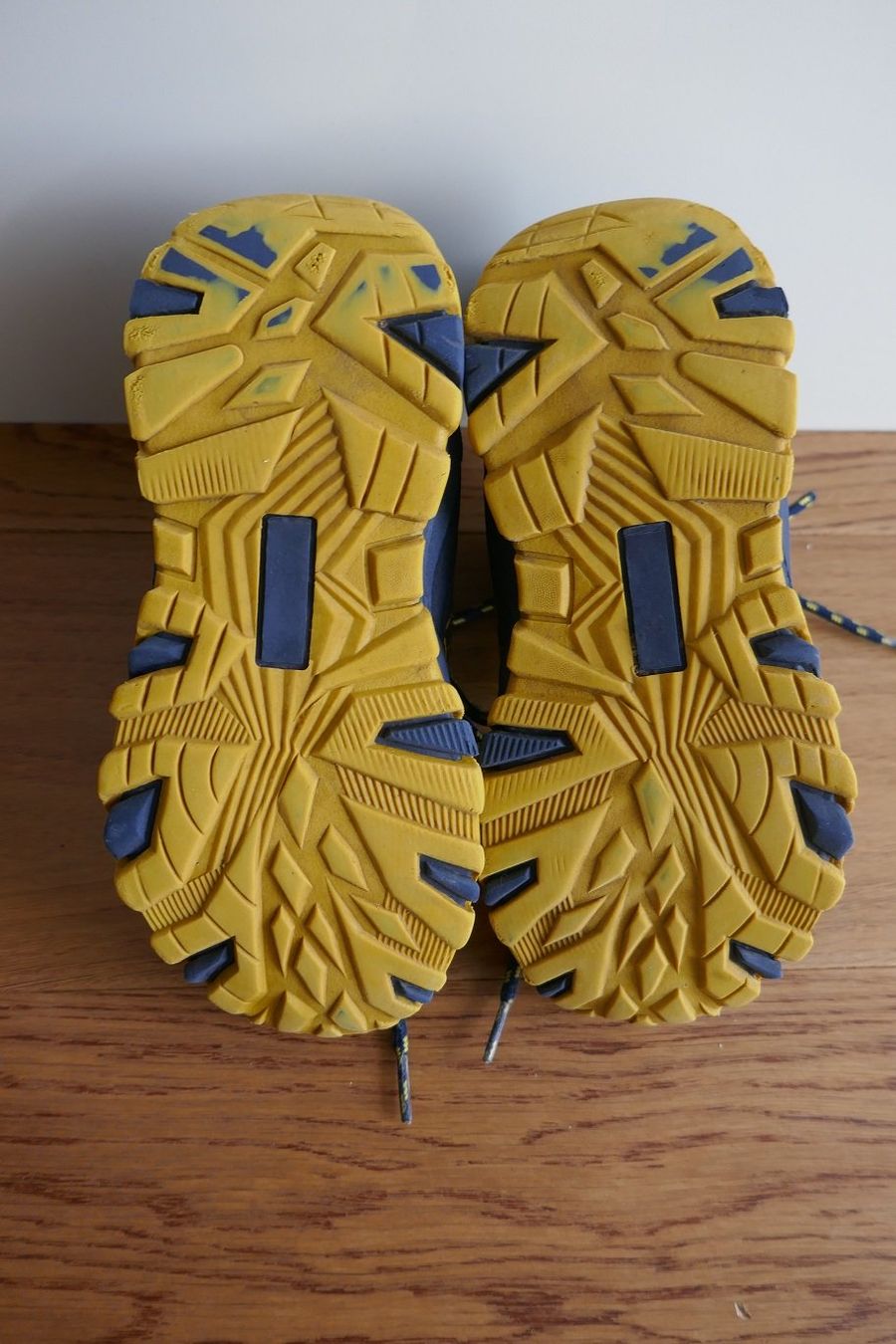 Scarpe per ragazzi: Gelb-blaue Wanderschuhe, Gr. 31 – Usato da Horgen venduto da Feli39 3
