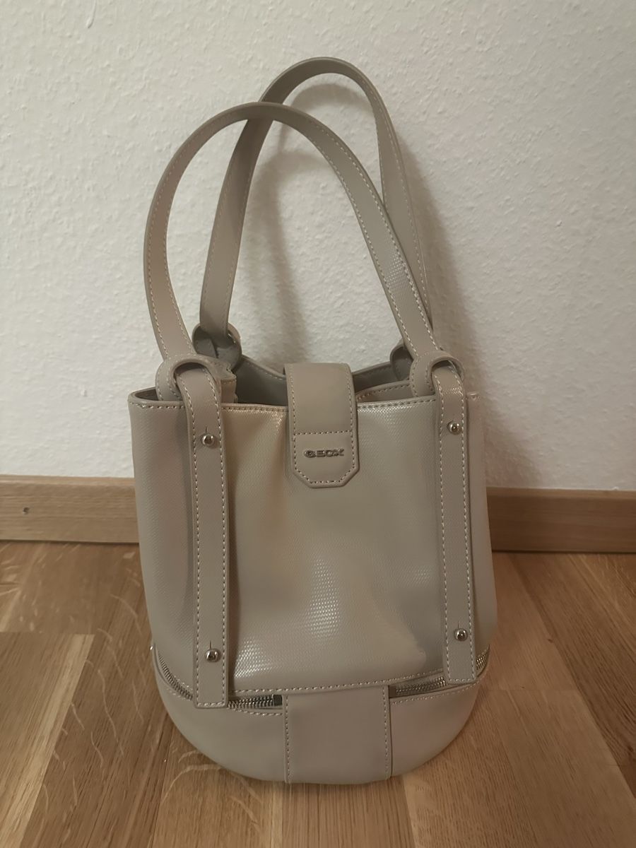 Geox Sacs femmes: Geox Beige Leather relax shoulder Bag – D'occasion à Zürich par ira_27zx