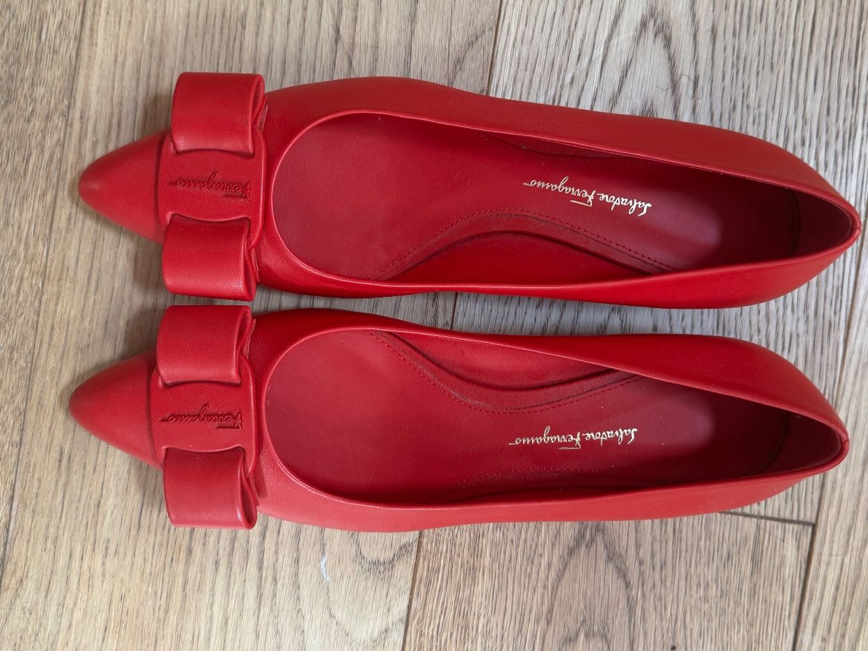 Salvatore Ferragamo Damenschuhe: Salvatore Ferragamo Vera Bow - Flat – Gebraucht aus Zürich von Palma85