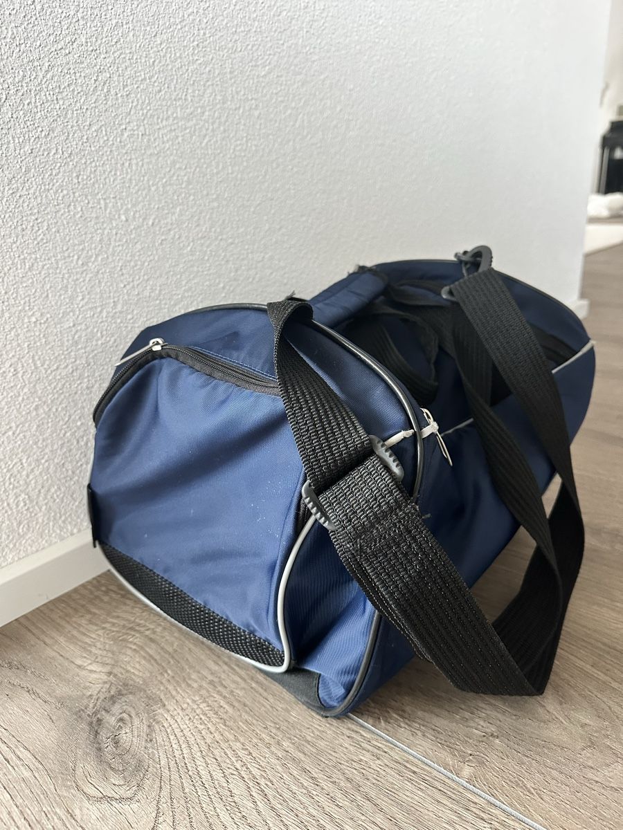 Nike Taschen: Nike Sporttasche – Gebraucht aus Küsnacht ZH von adr_669g 2