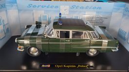 Opel Kapitän Police 1:18 Revell