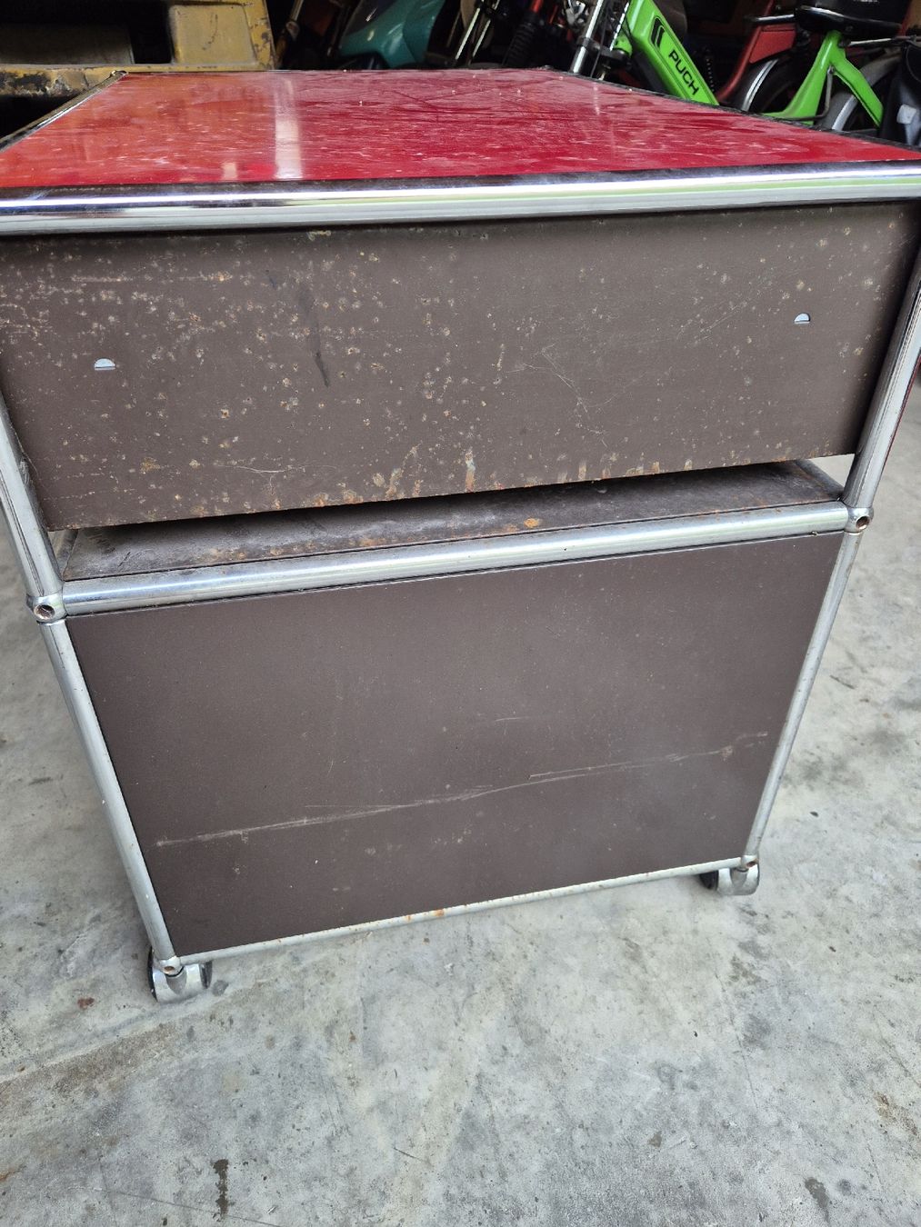 USM Banconi: USM Haller Rollcontainer – Usato da Aeschau venduto da Johann.W 2
