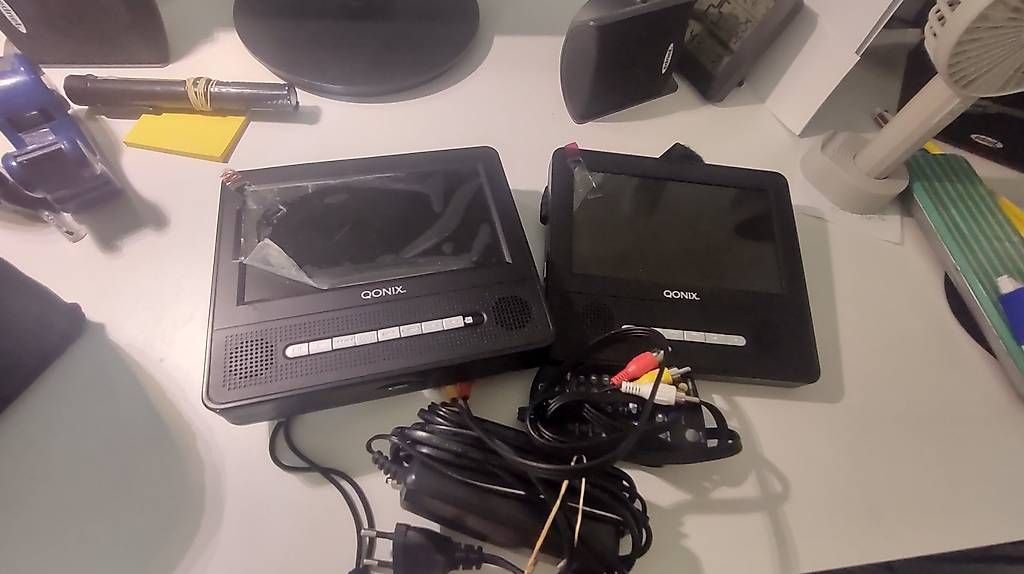 Lettore multimediale portatile: Lecteur DVD portable 2 écrans – Usato da Estavayer-le-Lac venduto da rga_657c