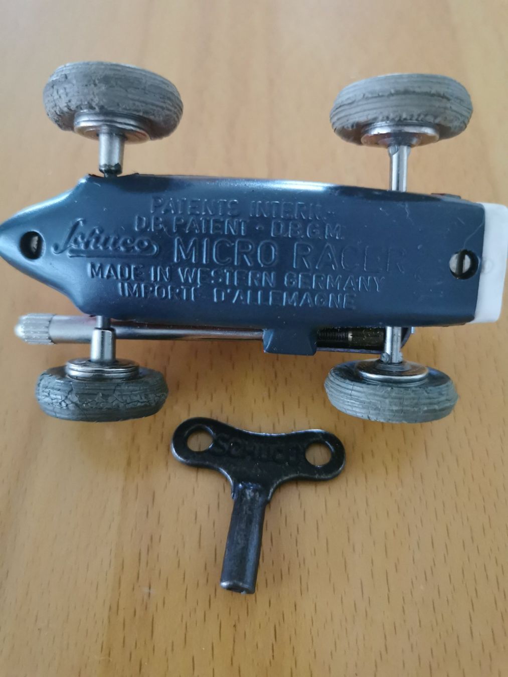 Schuco Modellautos: Schuco Rennwagen Nr. 1041, rot, mit Box – Gebraucht aus St.Gallen von Tamal0204 4