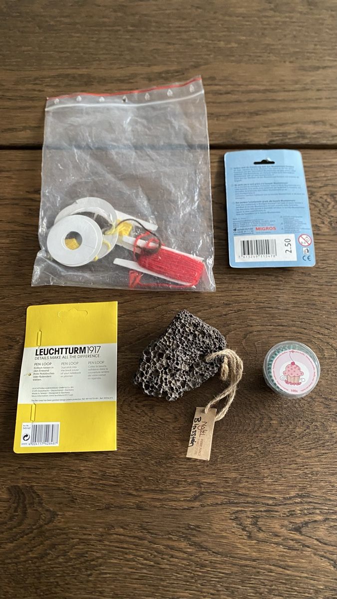 Migros Tutte le decorazioni: Diverse Artikel: Kompass, Bimsstein, Pompon, Pralineform  – Usato da Hochwald venduto da _biene_ 8