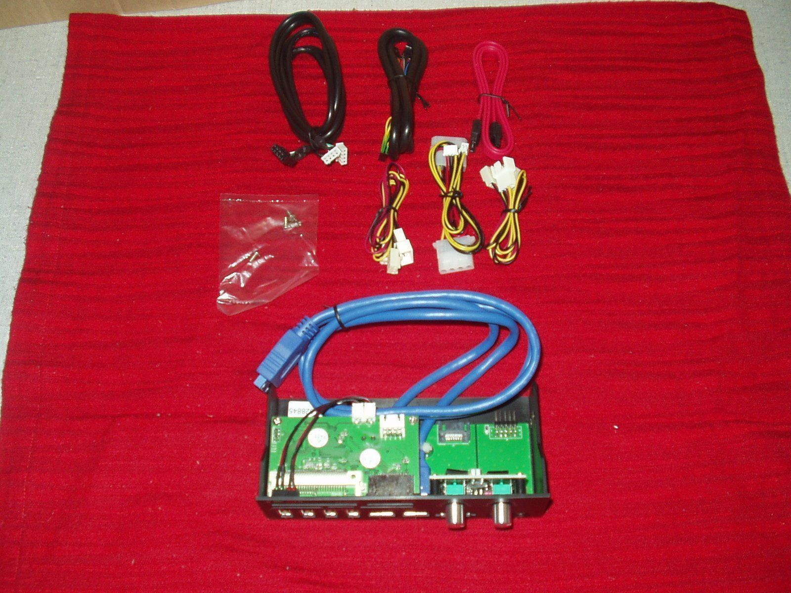 Schede di memoria: Multi-Speicherkartenleser USB 3.0/2.0/eSATA – Nuovo (secondo la descrizione) da Bern venduto da Fireblades 5