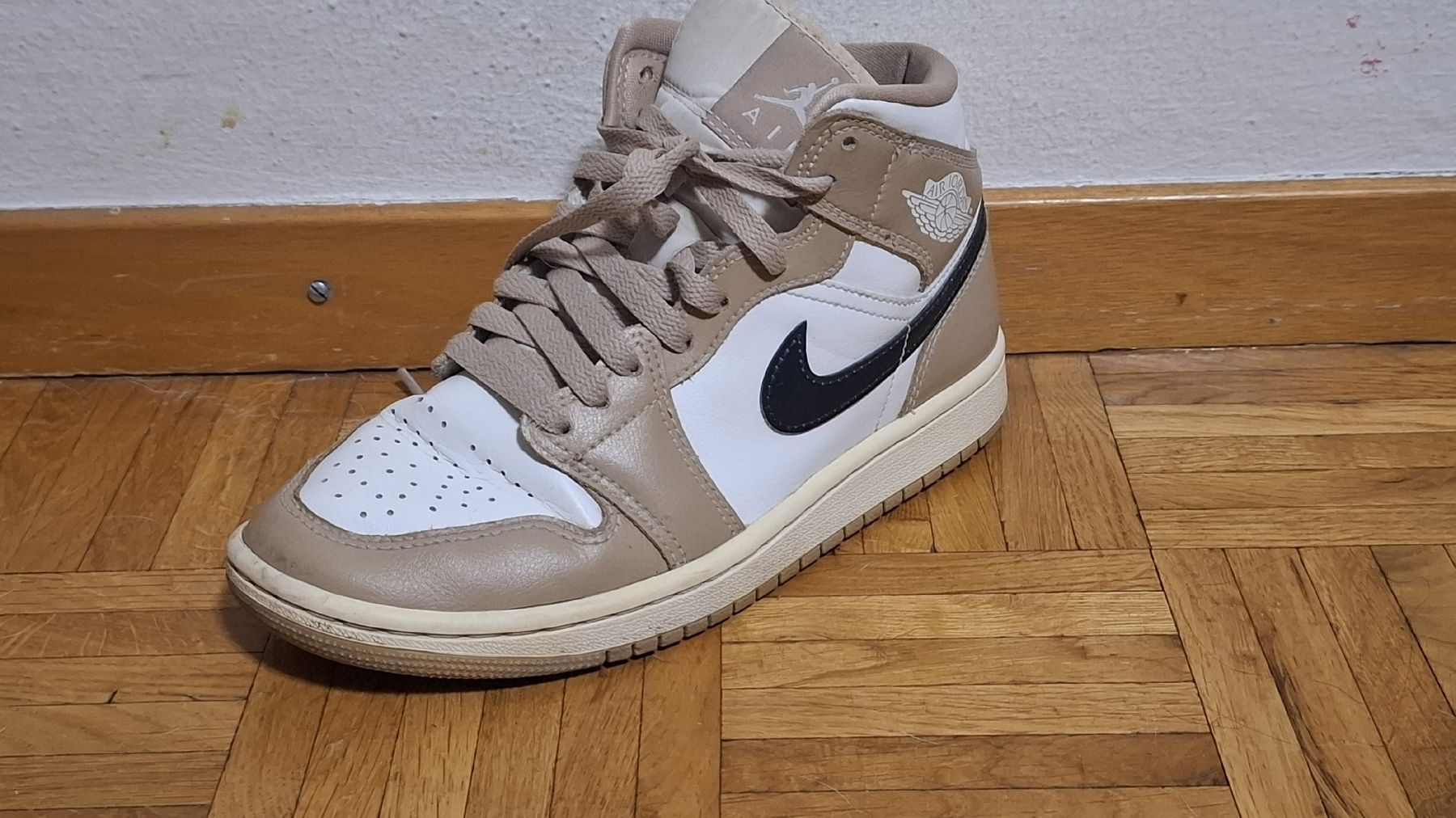 Jordan Herrenschuhe: Nike Air Jordan 1 Mid baskets taille 36.5 – Gebraucht aus Meyrin von Maribel81 2