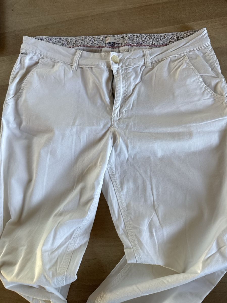 Esprit Pantaloni: Hose Chinos weiss  – Usato da Dettighofen (Lengwil) venduto da Dolol 1