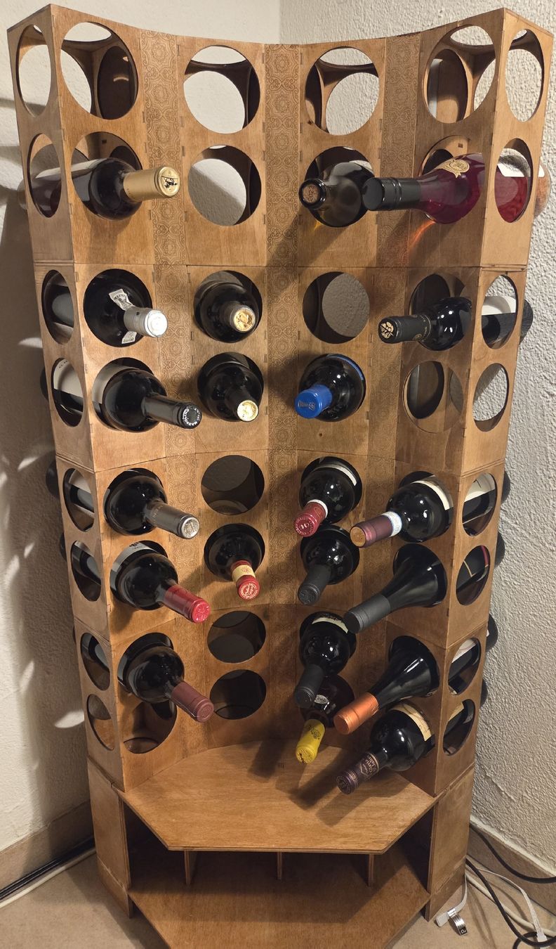 Scaffali: Weinregal, handgefertigt, Unikat – Usato da Dintikon venduto da geh_fcj2