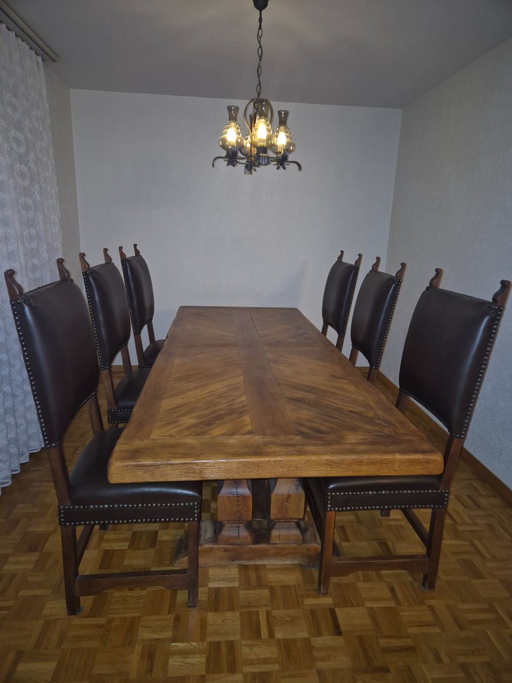 Set di tavolo e panche: Table a manger en chêne avec chaises – Usato da Tramelan venduto da marclem