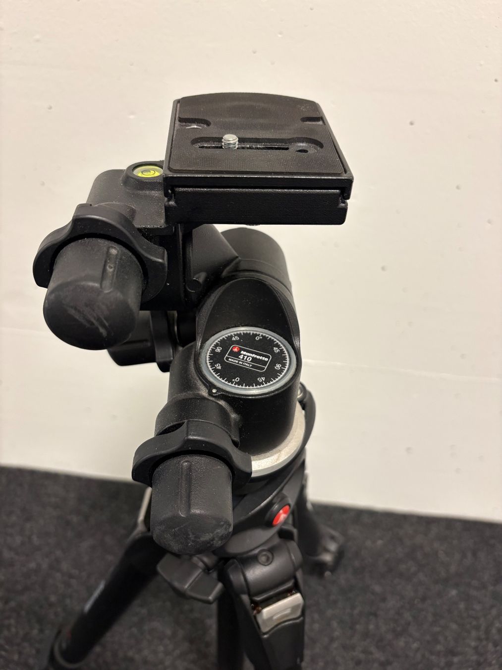 Manfrotto Altri Accessori: Manfrotto Stativ & Nikon Blitzgerät – Usato da Gipf-Oberfrick venduto da larsson_27 4