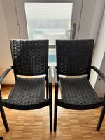 2 schwarze Rattan-/Polyrattan-Stühle mit Armlehnen