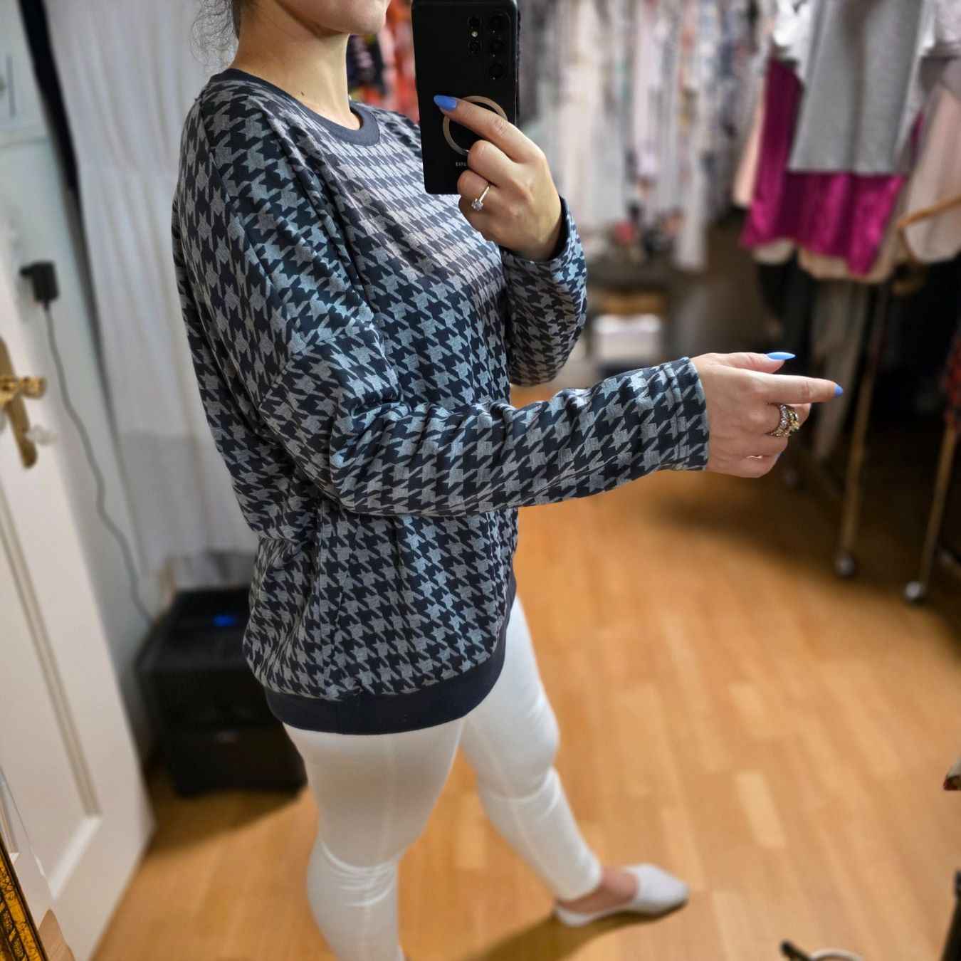 Pullover & Sweatshirts: Pullover mit Hahnentrittmuster – Tchibo Essentials XL – Gebraucht aus Wald ZH von CapLux 2