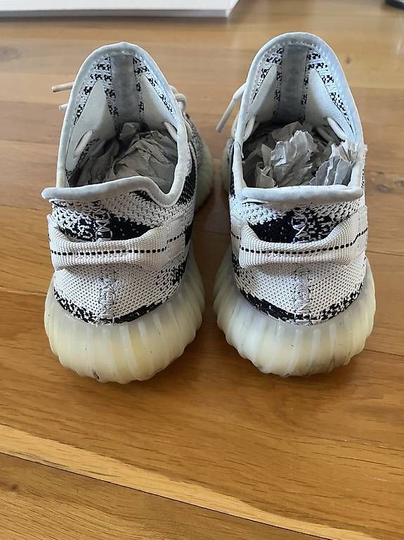 Herrenschuhe: Adidas Yeezy Boost 350 V2 "Zebra" – Gebraucht aus Zürich von apple-pie12 2