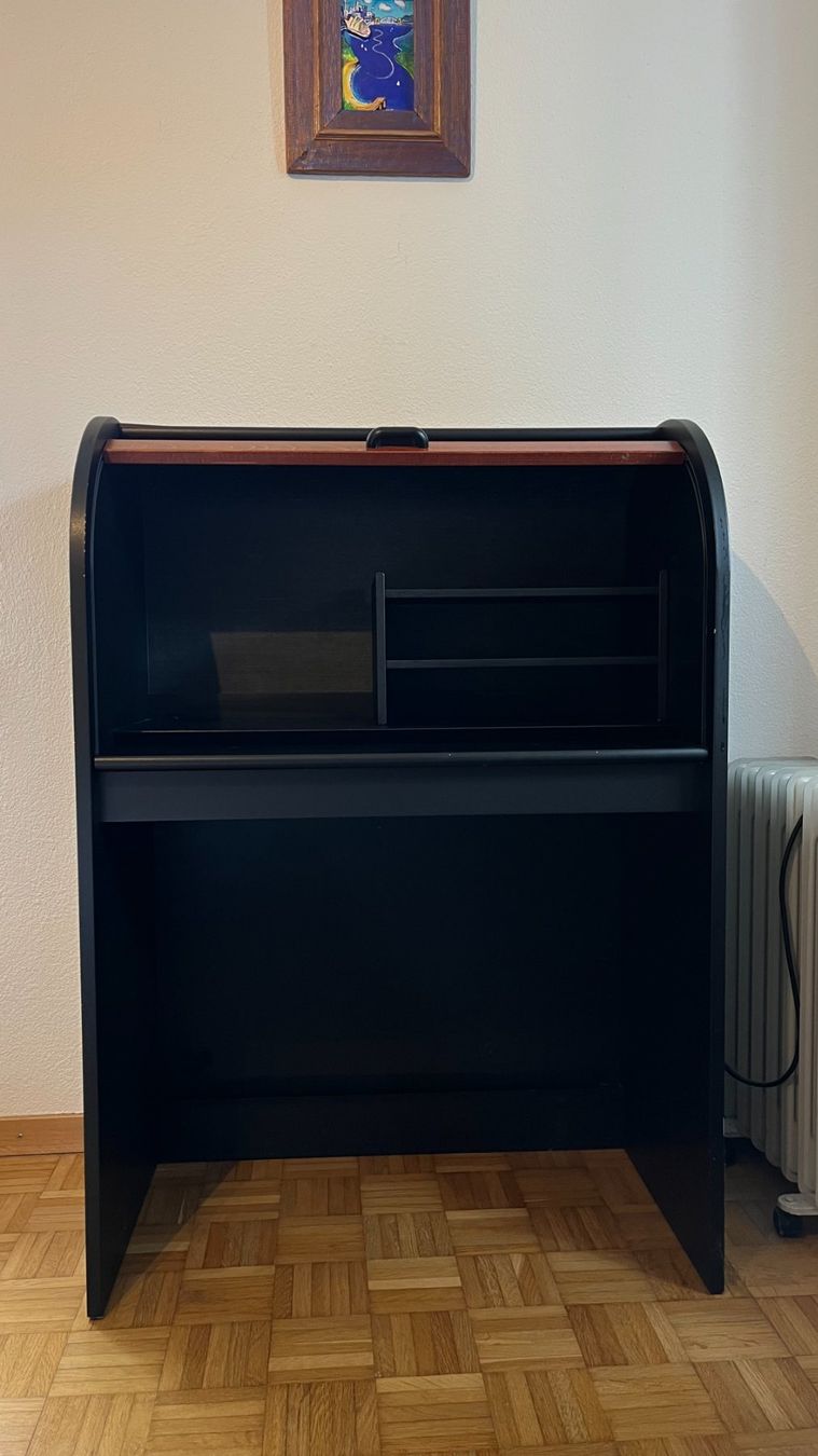 Scrivanie: Kompakter Schreibtisch mit Rollladen, Schwarz/Holz – Usato da Küsnacht ZH venduto da Floor1an 1