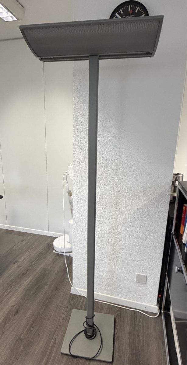 Zumtobel Lampade: Zumtobel Stehlampe – Usato da Gerlafingen venduto da fgj_8nlz