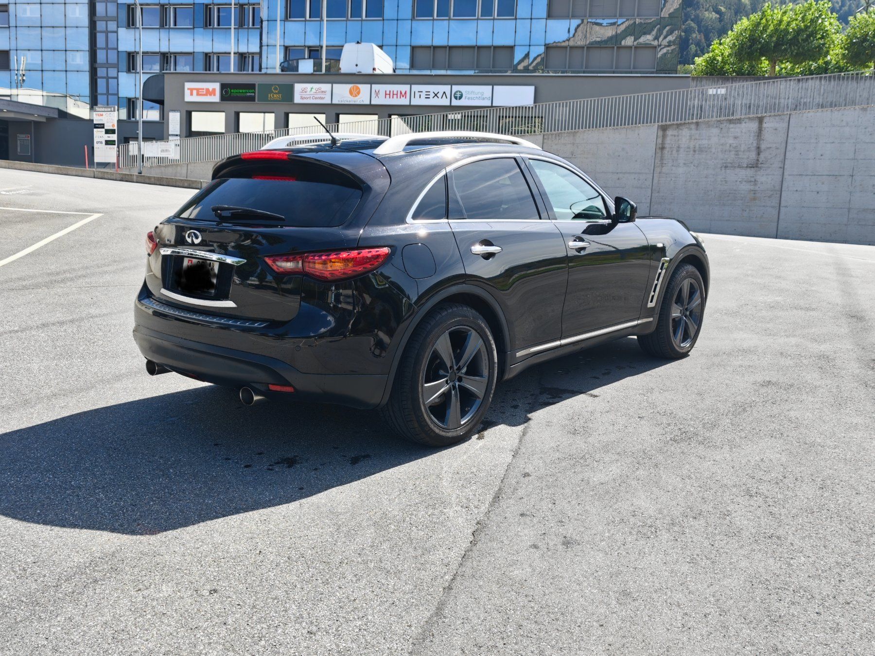 Infiniti Autos: Infiniti FX 30D – Gebraucht aus Chur von TheGarage 3