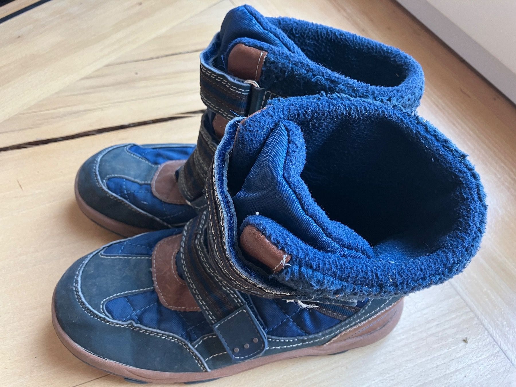 Schuhe für Jungen: Winterstiefel Grösse 35-36 – Gebraucht aus Zürich von rebene 1