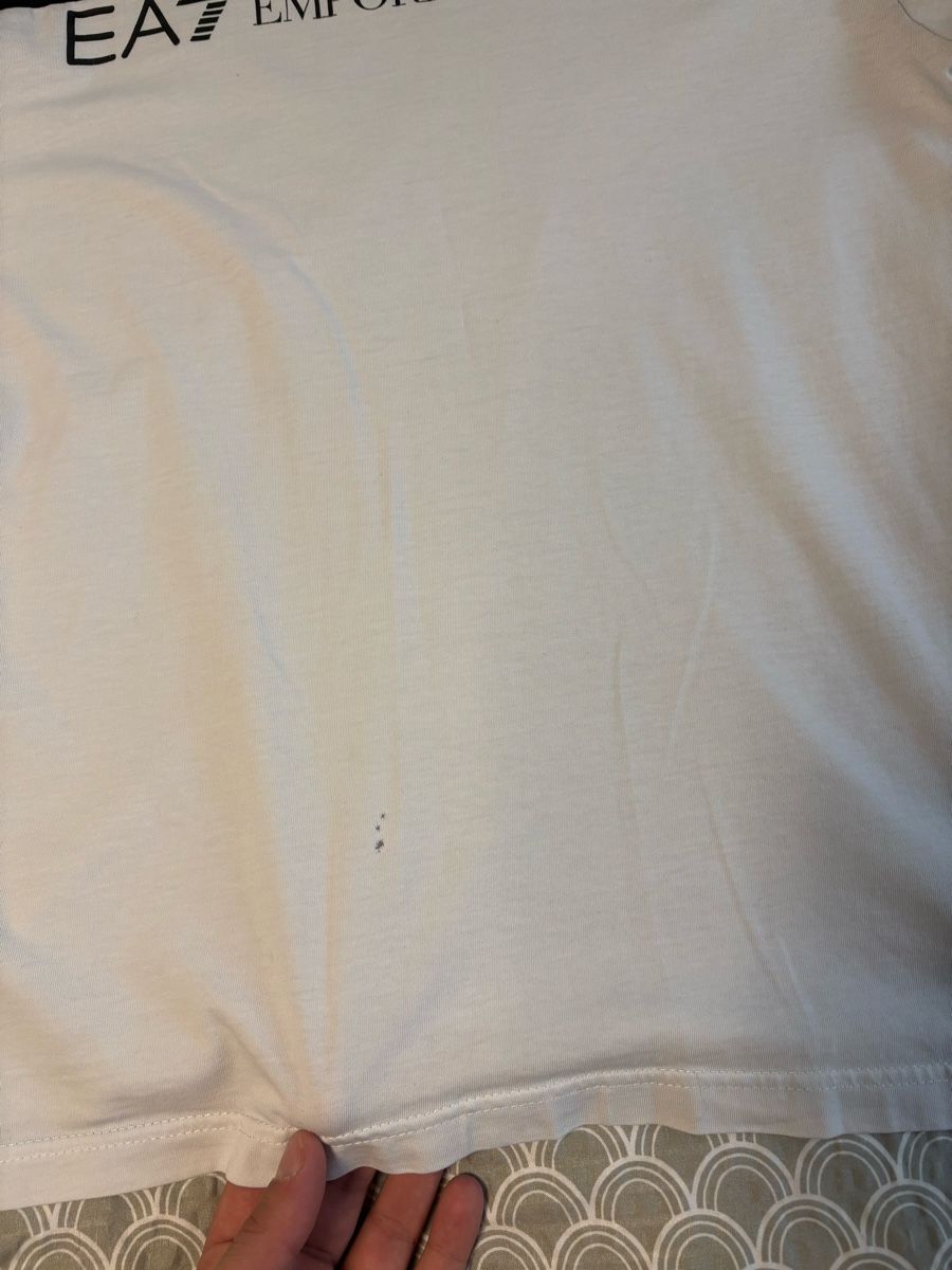 Armani T-shirt: T-shirt Armani Taille L – Usato da Vicques venduto da kev_txq5 1