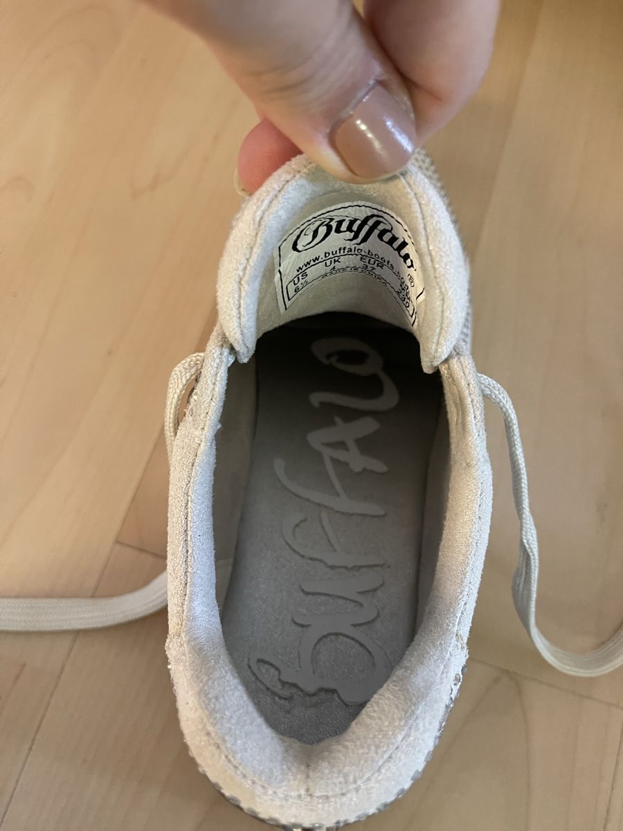 Buffalo Damenschuhe: BUFFALO Sneaker Batter shine Beige 37 – Gebraucht aus Dietikon von Nieselchen 6