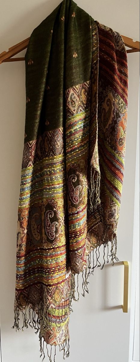 Foulard & Sciarpe: Wunderschöner Seide Herbst-/Winter-Schal – Usato da Gunten venduto da tubatubak