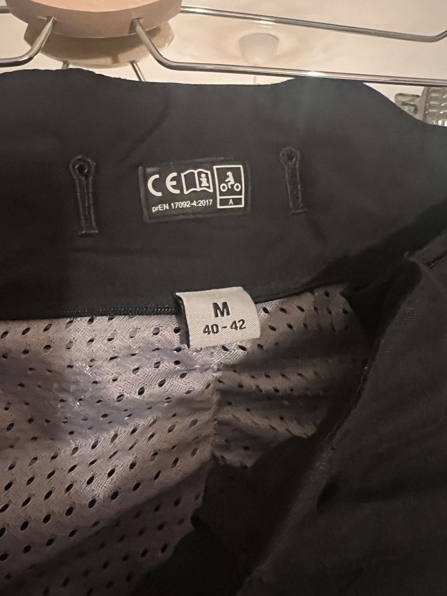 FLM Lots de vêtements: Motorradbekleidung zweiteiler FML – D'occasion à Hinwil par Michelle.C 6
