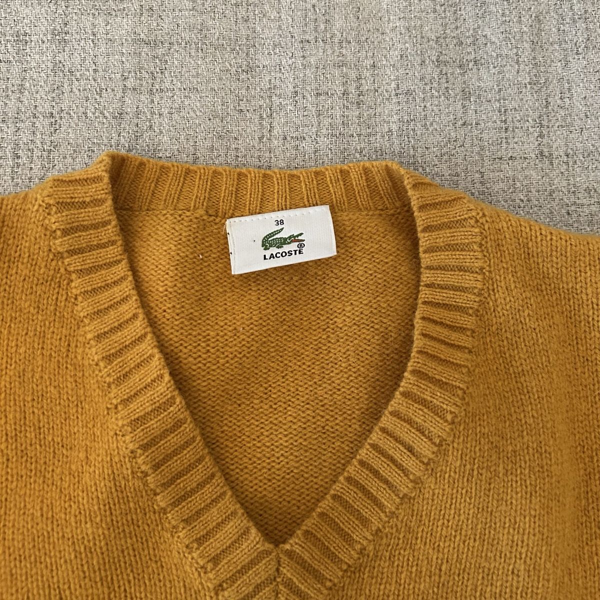 Lacoste Pullover & Sweatshirts: Lacoste Pullover V-Ausschnitt Grösse 38, eher 34-36 – Gebraucht aus Ebikon von luu_2x95 3