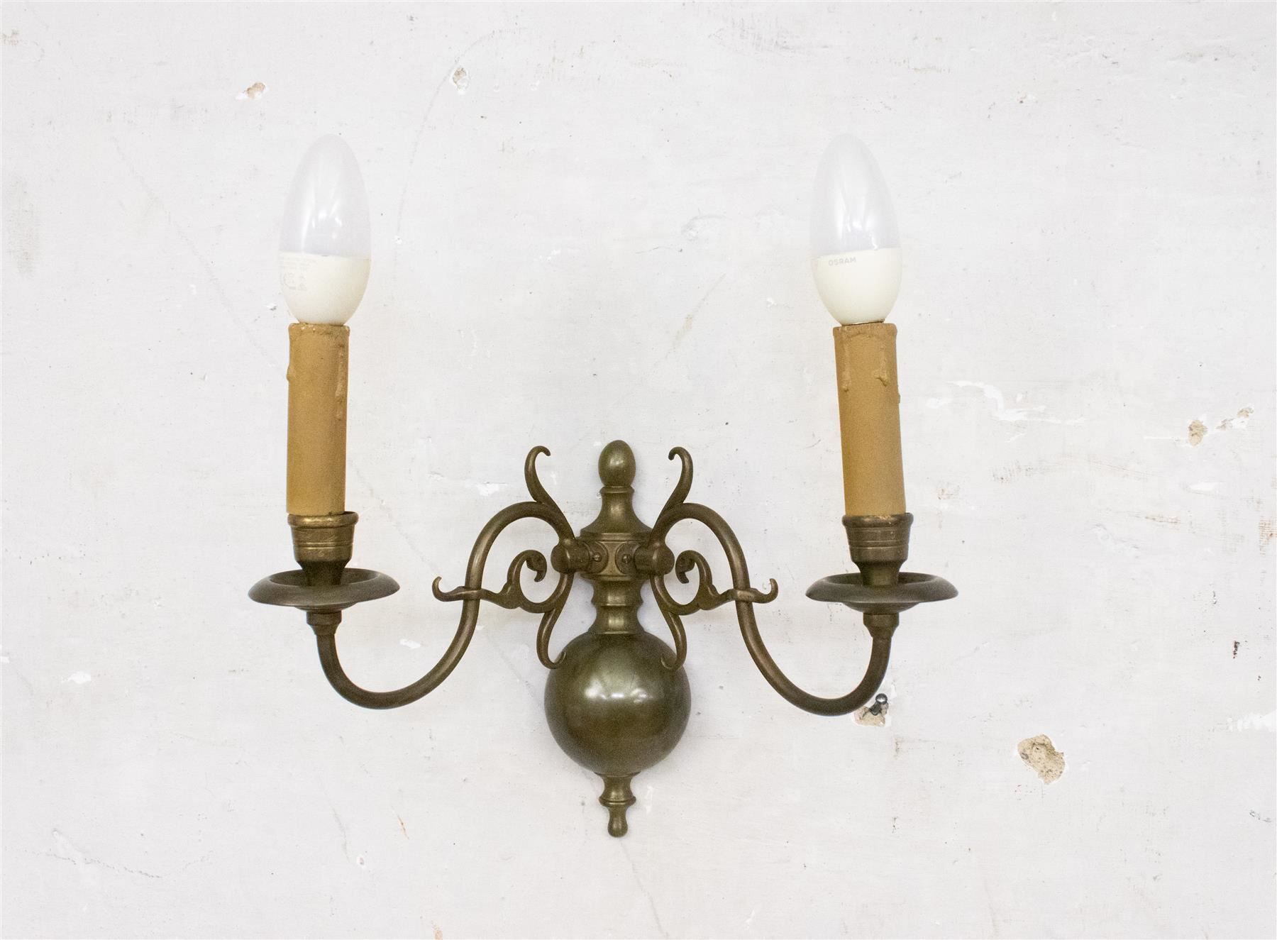 Lampade: 2-strahlige Wandleuchte / Wandlampe – Usato da Zürich venduto da ZuercherBrockenhaus