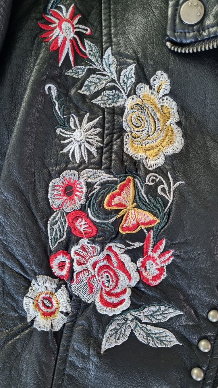 Vestes: Bestickte Kunstlederjacke – D'occasion à Dättlikon par and_67qh 1