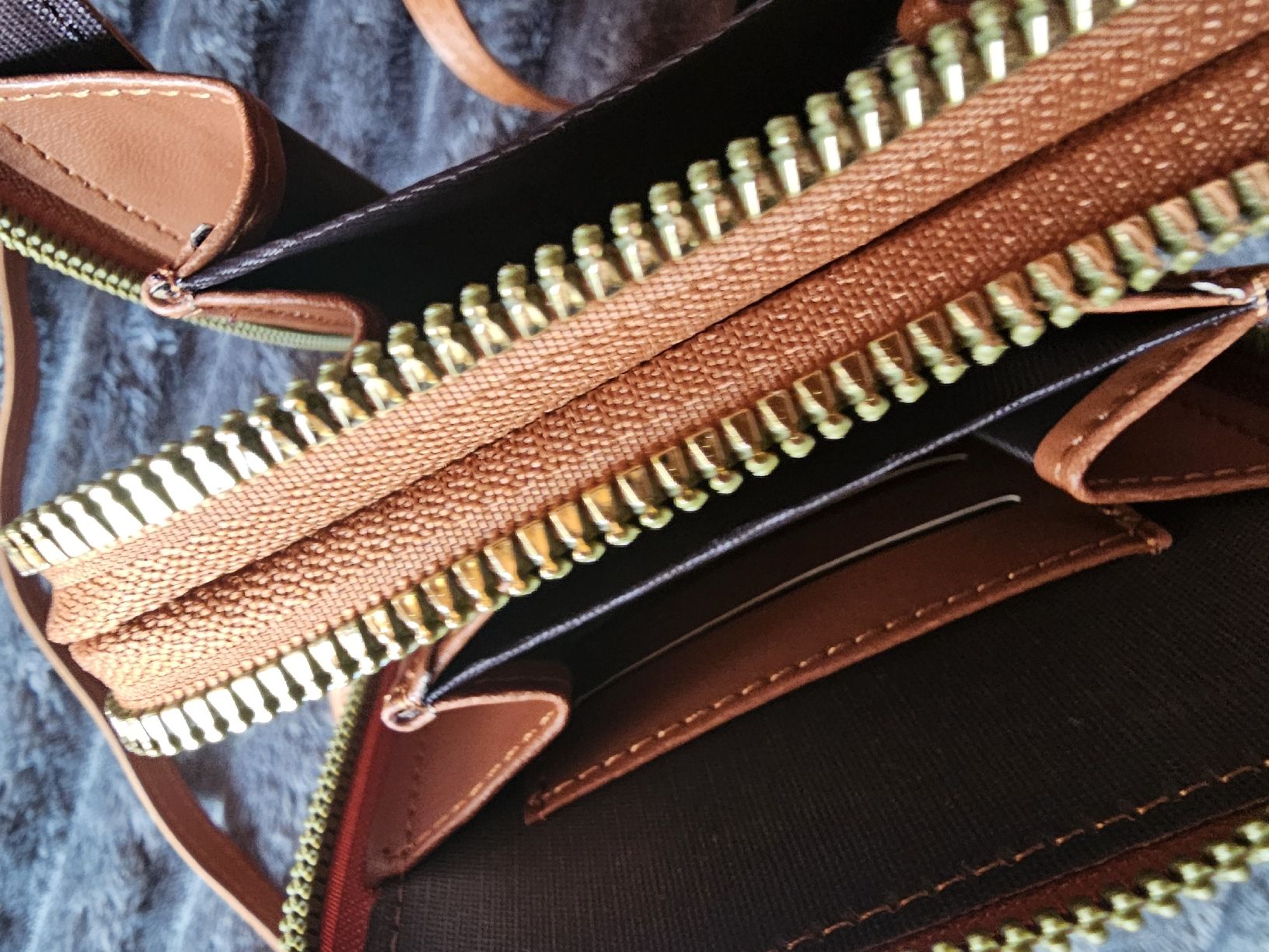 Taschen: Handytasche plus Tasche gratis dazu – Neu und originalverpackt aus Mörel von camasaro 3