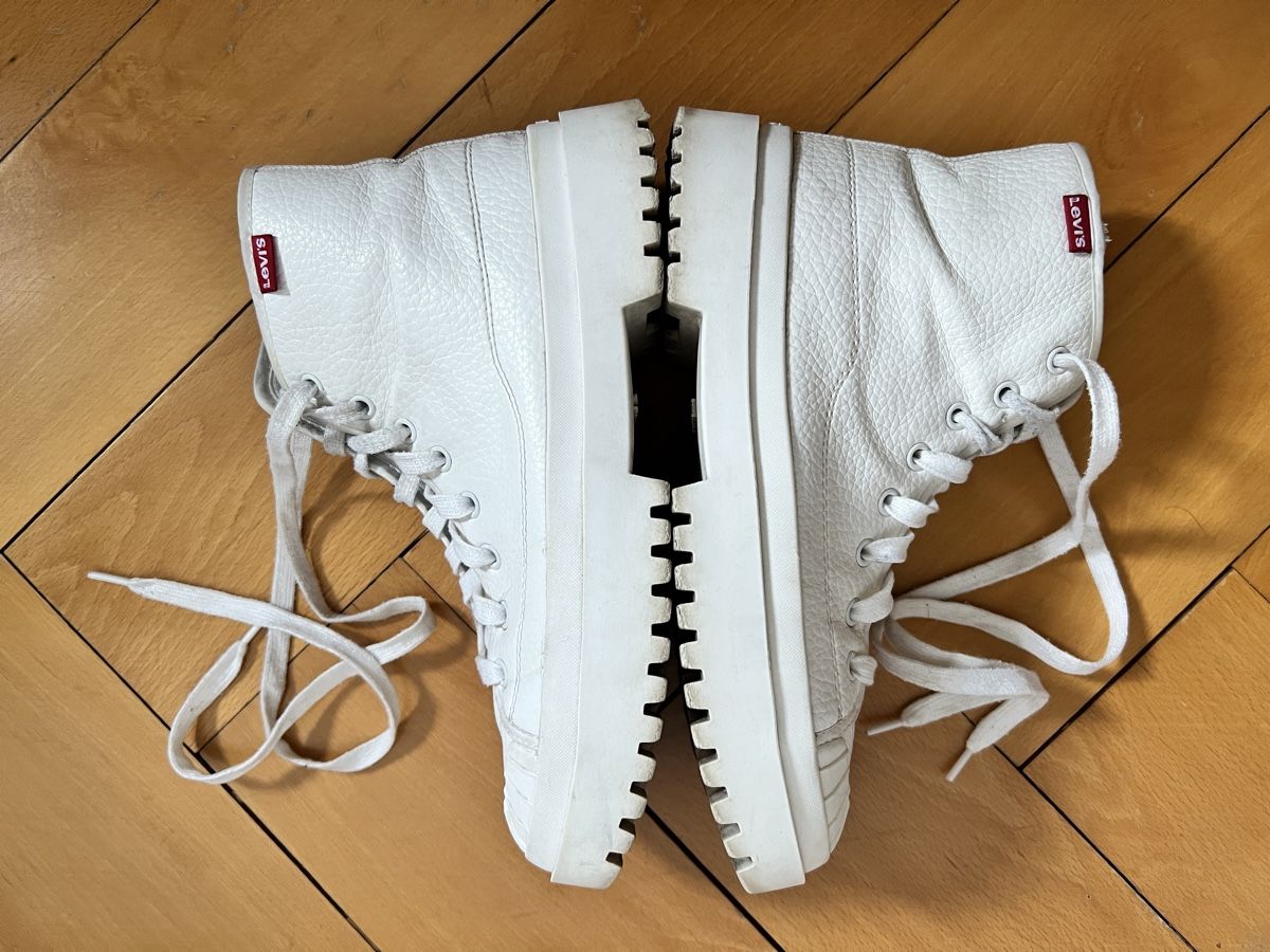 Levi's Scarpe da donna: Levi's Sneaker Weiss Gr. 39 – Usato da Zürich venduto da len_2rmp