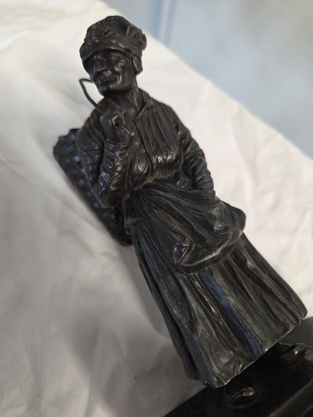 Sculture & Statue: Alte Skulptur/Figur "Bauernfrau mit Korb",  – Usato da Dietikon venduto da Allegra34 4
