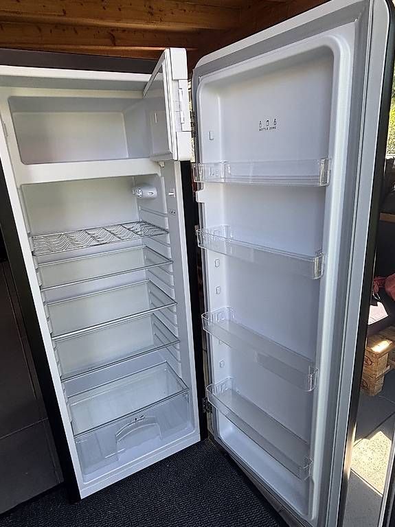 Kühlschrank: Frigo Frescolino Trisa 281L – Gebraucht aus Bevaix von a.merz