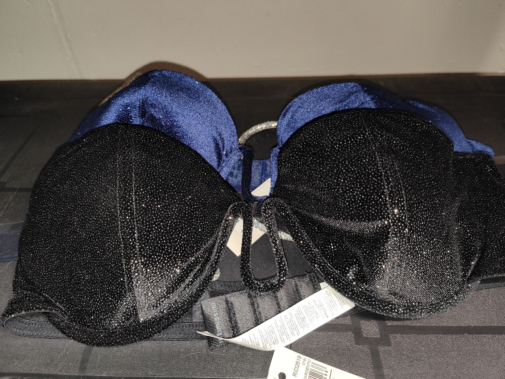 Altra biancheria intima: Glitzer BHs mit Strass Trägern, Damen, Grösse 80B/36B – Nuovo (secondo la descrizione) da Niederhasli venduto da 8155irae 5