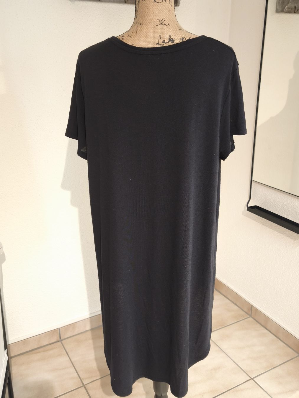 Kleider: Schwarzes Kleid in Grösse XL – Gebraucht aus Emmetten von SecondhandSiska 2