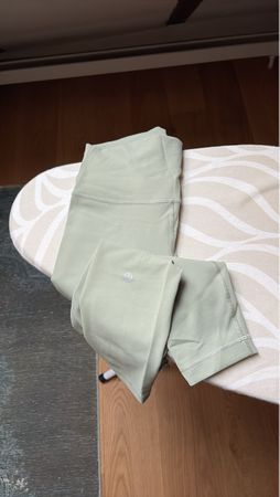 Lululemon Leggings light green like new condition