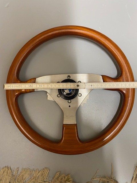 Tutti pezzi di ricambio auto: Lenkrad Momo aus Holz – Usato da Gommiswald venduto da geha01 1