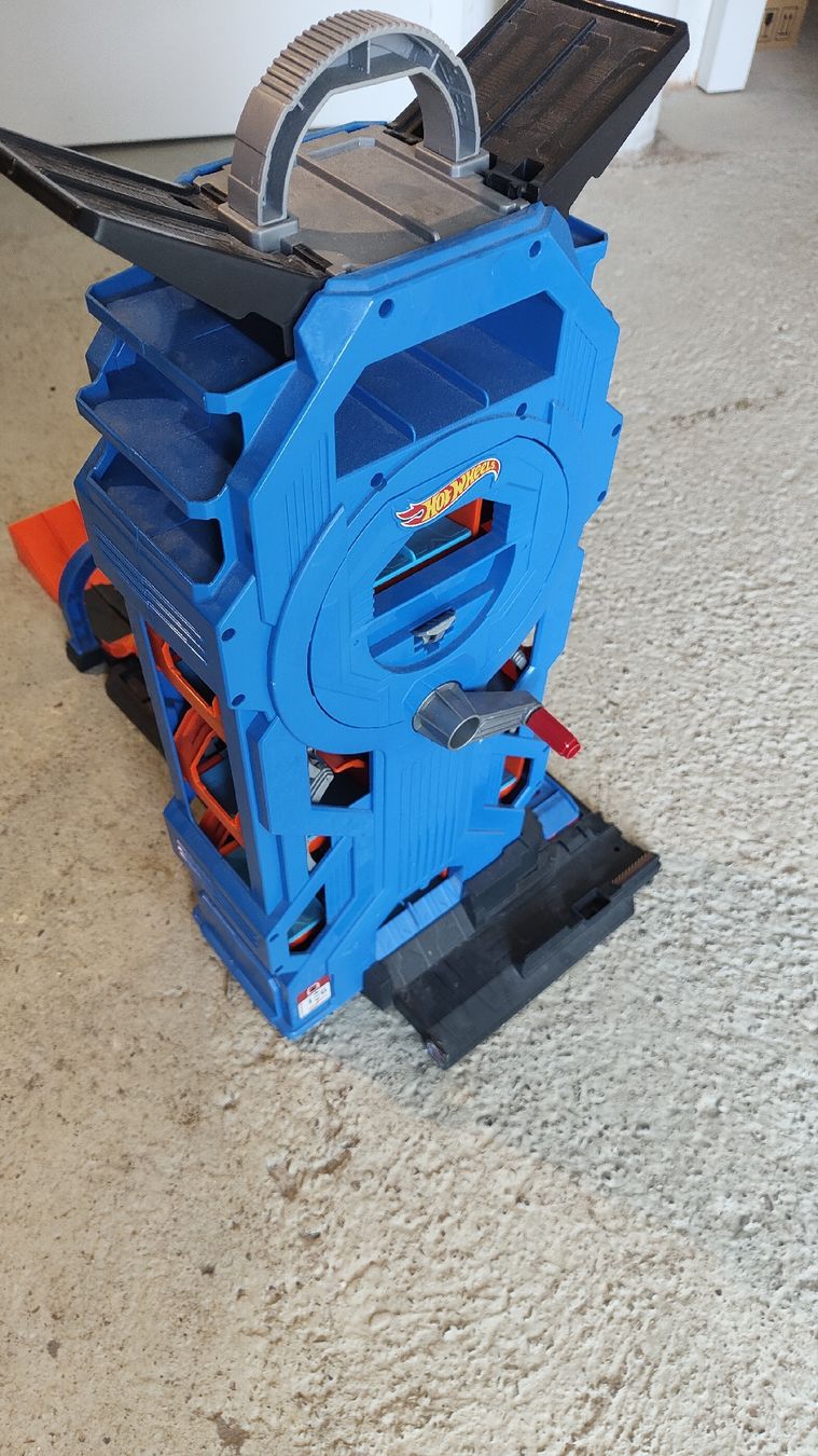 Hot Wheels Giocattoli: Hot Wheels Autolift – Usato da Wiler b. Seedorf venduto da MDF90 1